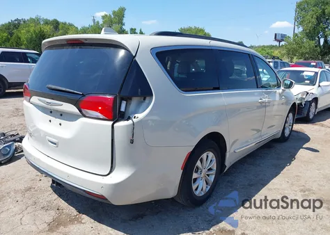 2017 Chrysler Pacifica Touring-L из США, поврежденный, VIN 2C4RC1BG6HR552974